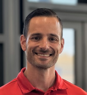 Staff member Nick from ID_1254395b4632