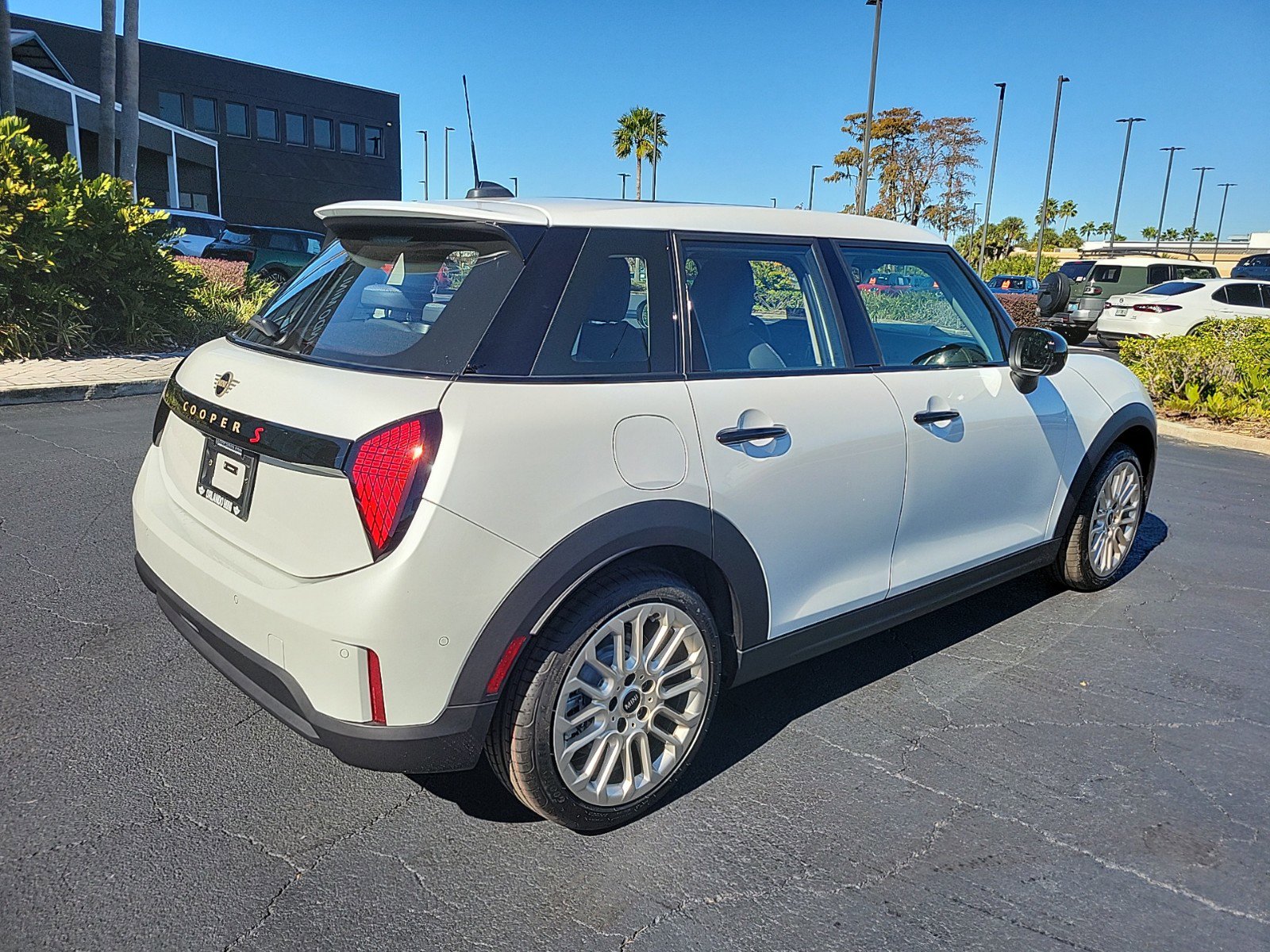 2025 Mini Cooper 4 Door Hardtop Signature photo 3