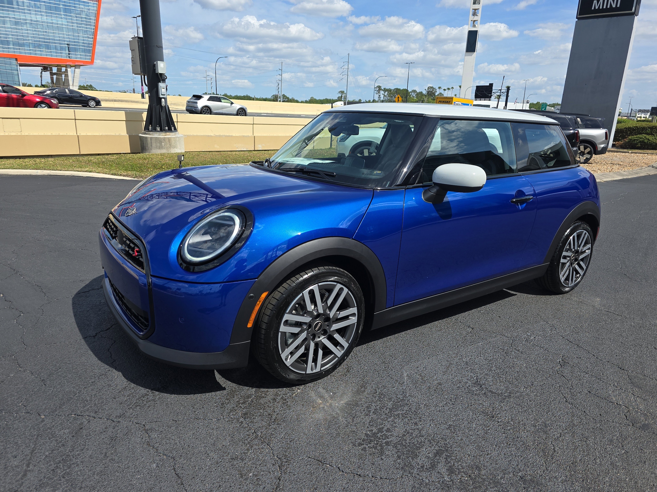 2025 MINI Hardtop 2 Door S - Photo 7