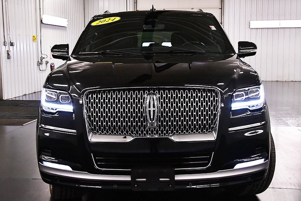 2024 Lincoln Navigator Premiere photo 2