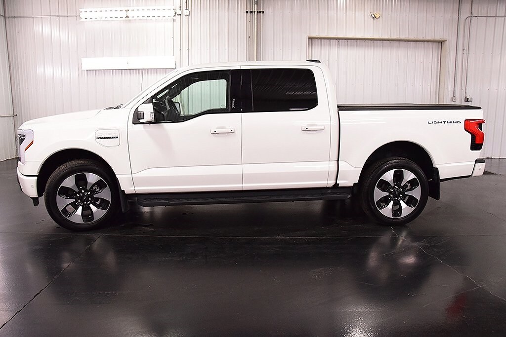 2023 Ford F-150 Lightning Platinum photo 3
