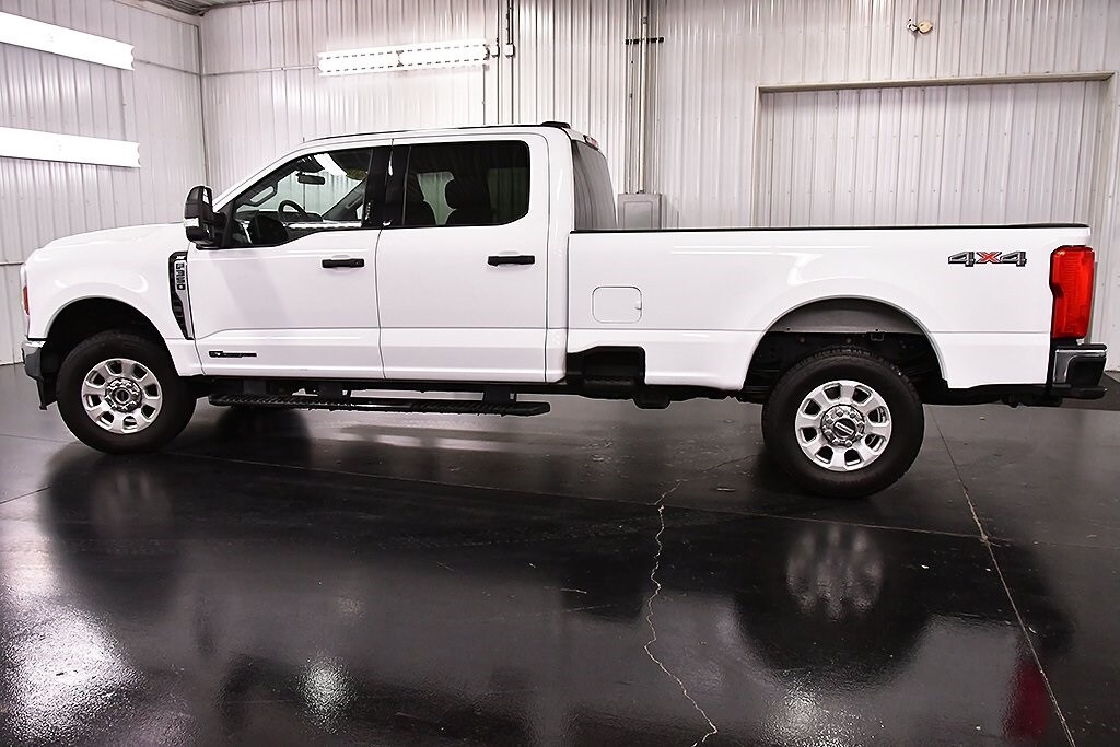 2024 Ford F-350 XLT photo 2
