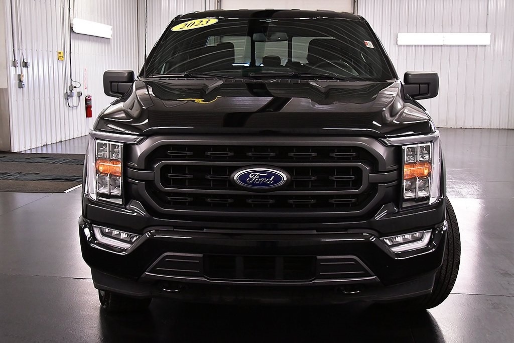 2023 Ford F-150 XLT photo 2