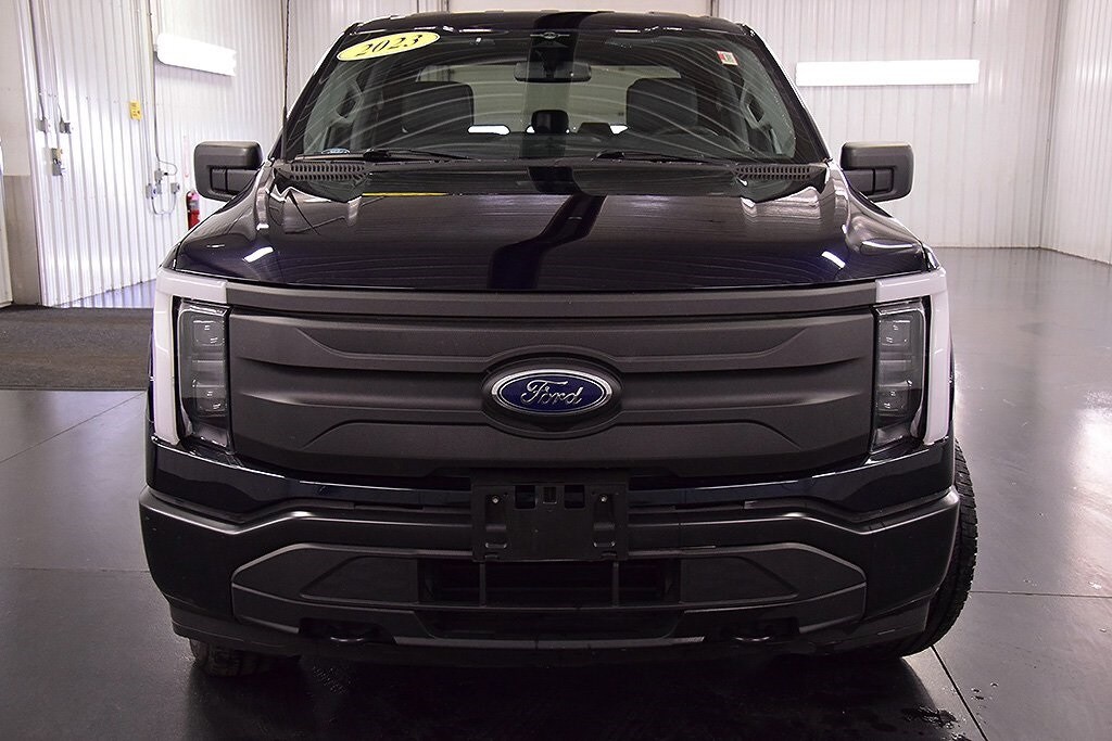2023 Ford F-150 Lightning photo 2