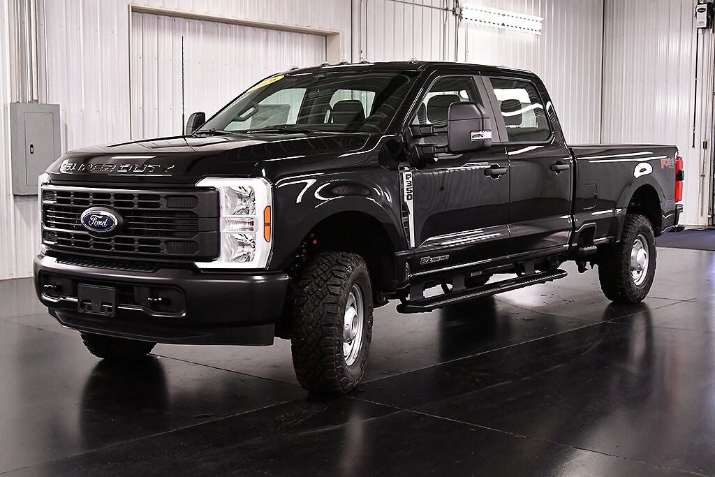 2026 Ford F-350 photo 3