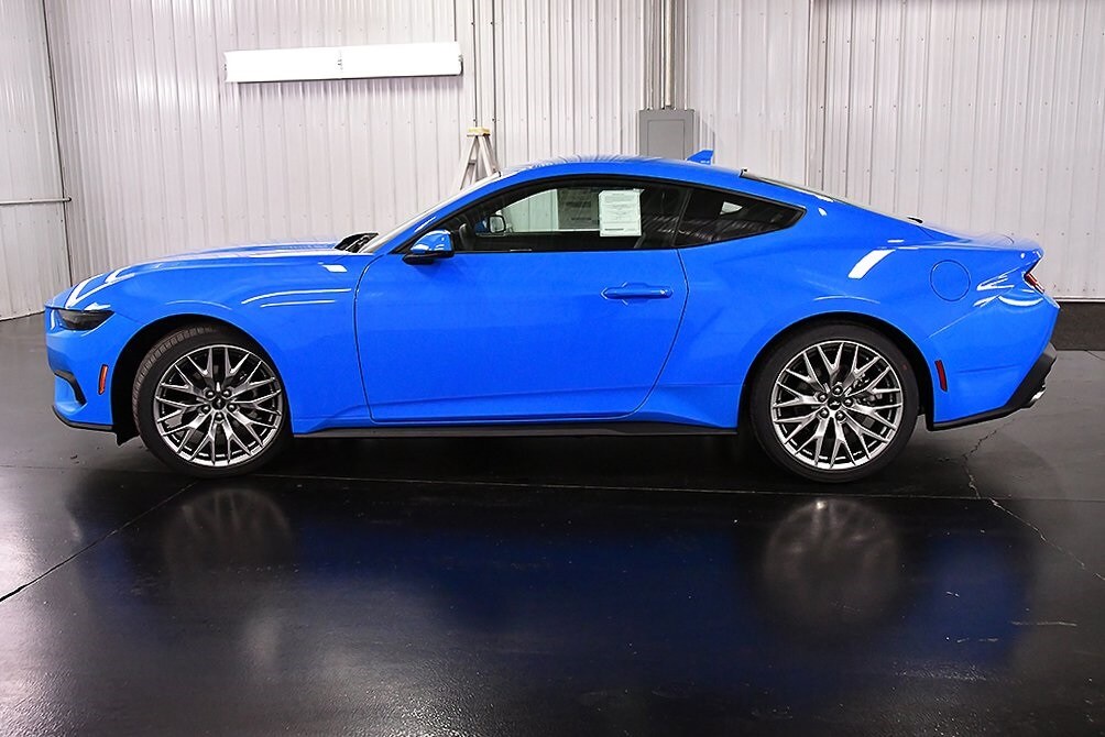 2026 Ford Mustang EcoBoost Premium photo 4