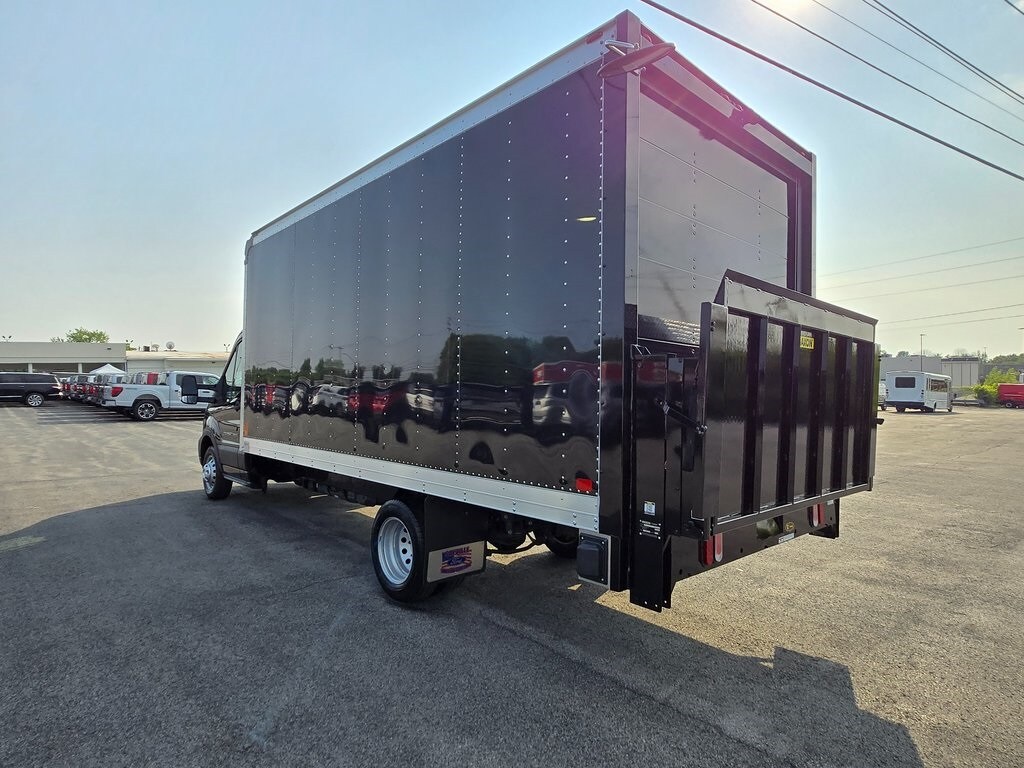 2023 Ford Transit Cutaway photo 2