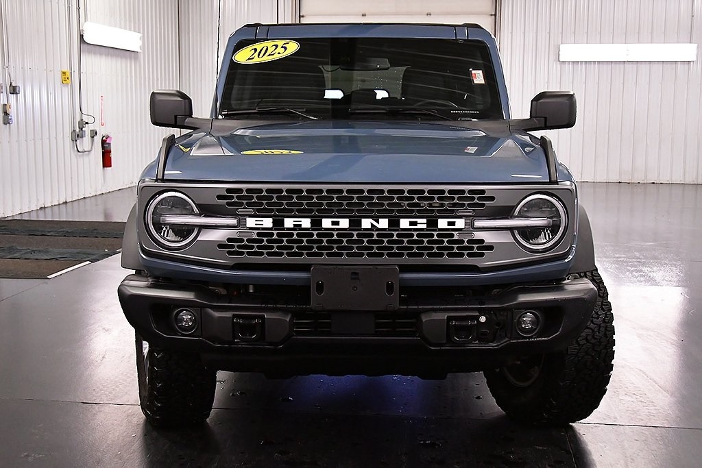 2025 Ford Bronco Badlands photo 2