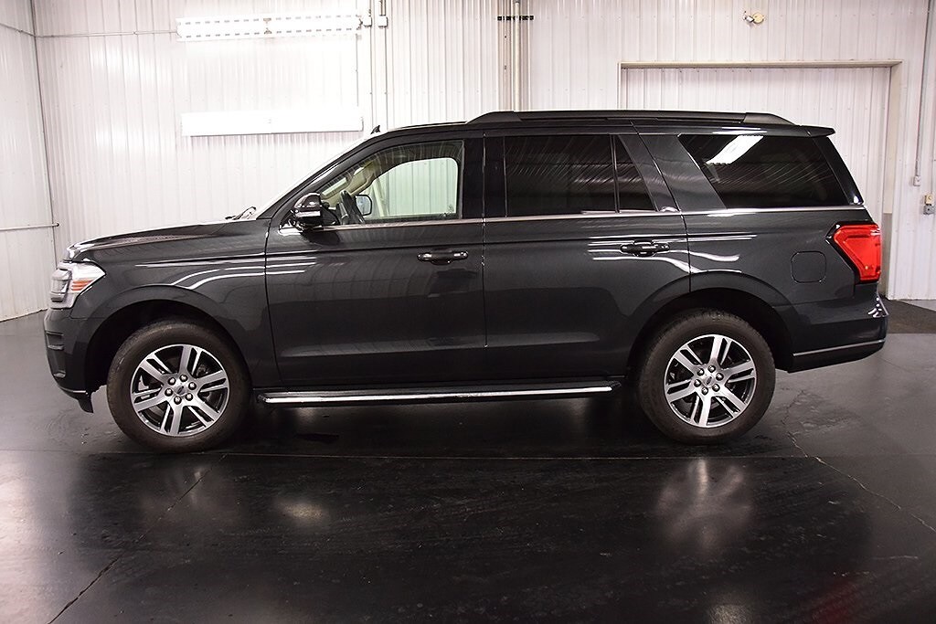 2022 Ford Expedition XLT photo 2
