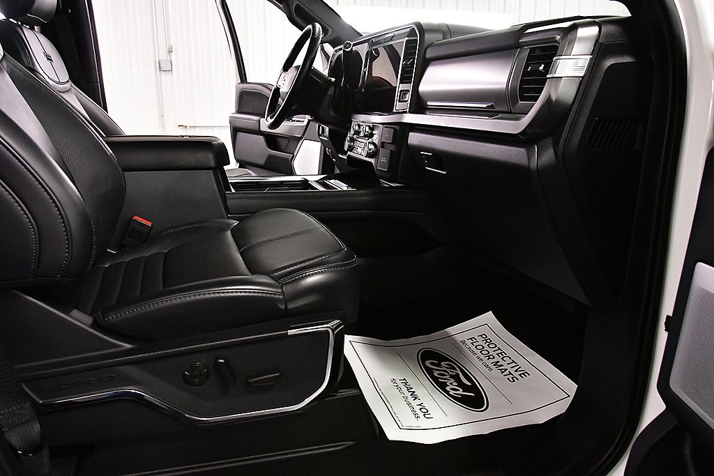 2025 Ford F-250 Super Duty Platinum - Photo 32