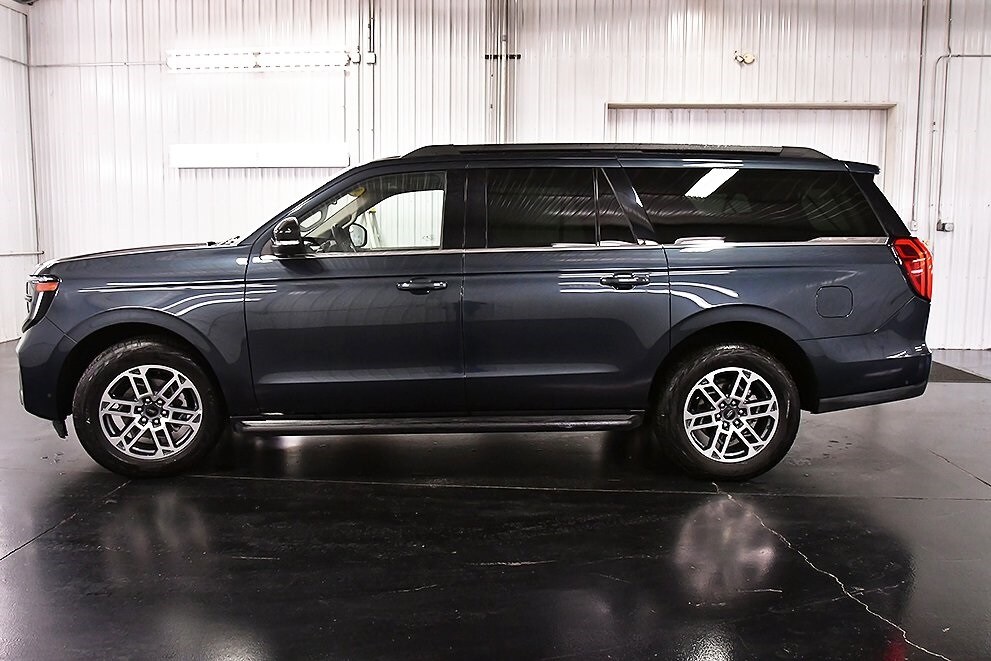 2025 Ford Expedition MAX photo 2
