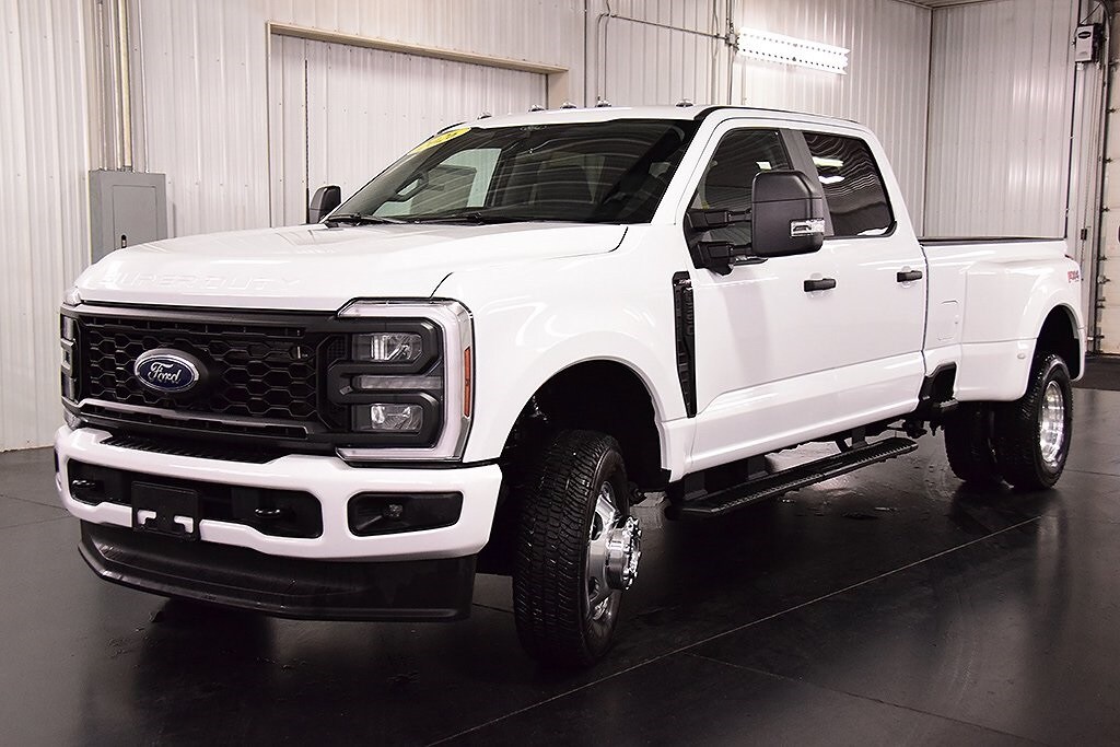 2026 Ford F-350 photo 3