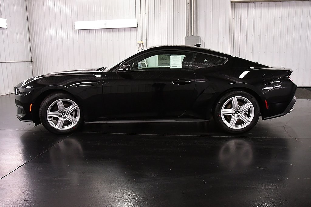 2026 Ford Mustang EcoBoost photo 4