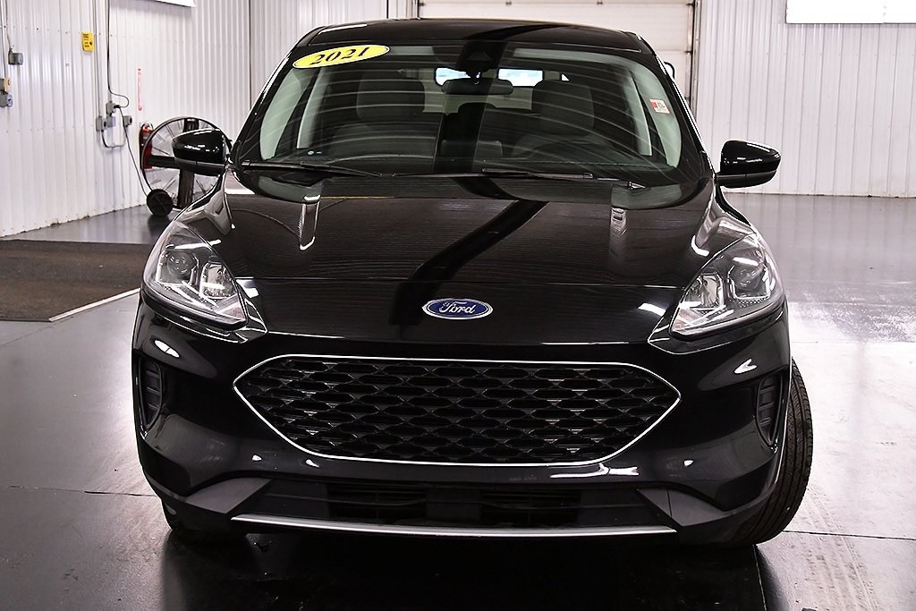 Used 2021 Ford Escape SE with VIN 1FMCU9G69MUB24049 for sale in Medina, NY