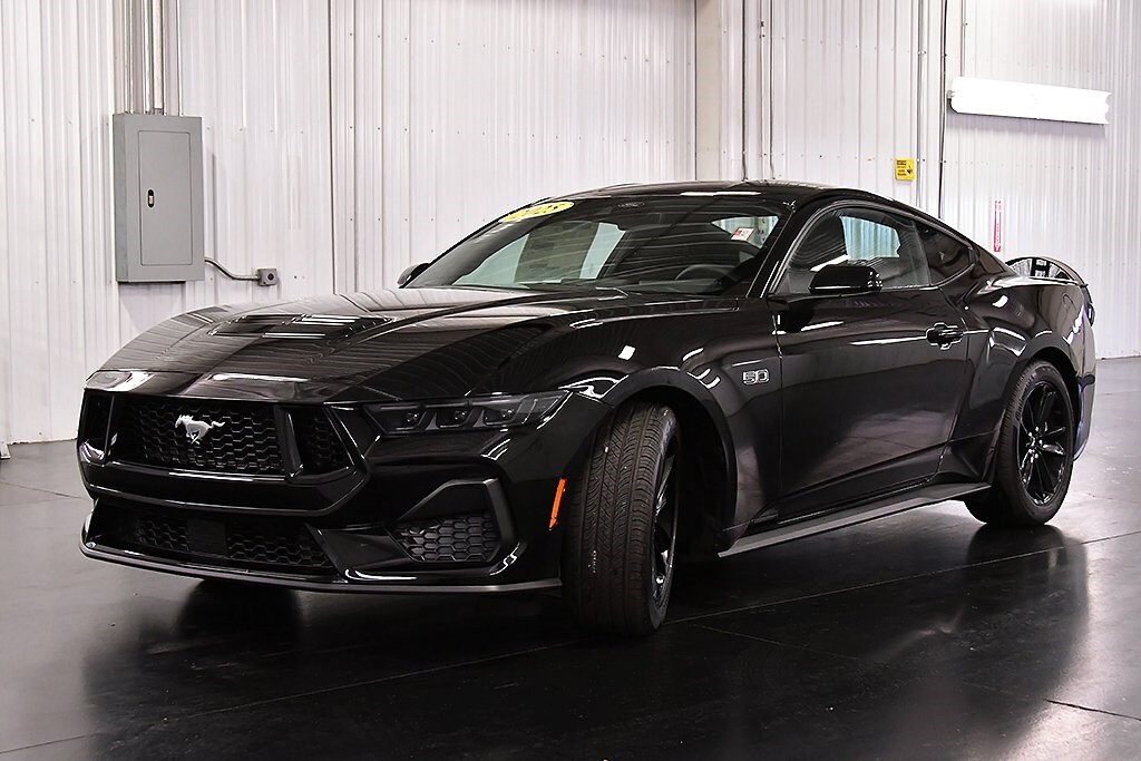 2025 Ford Mustang GT photo 3