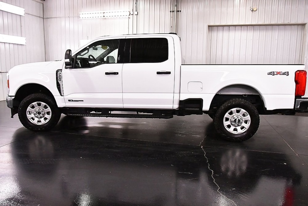 Used 2024 Ford F-250SD XLT 6-3/4 Box Truck