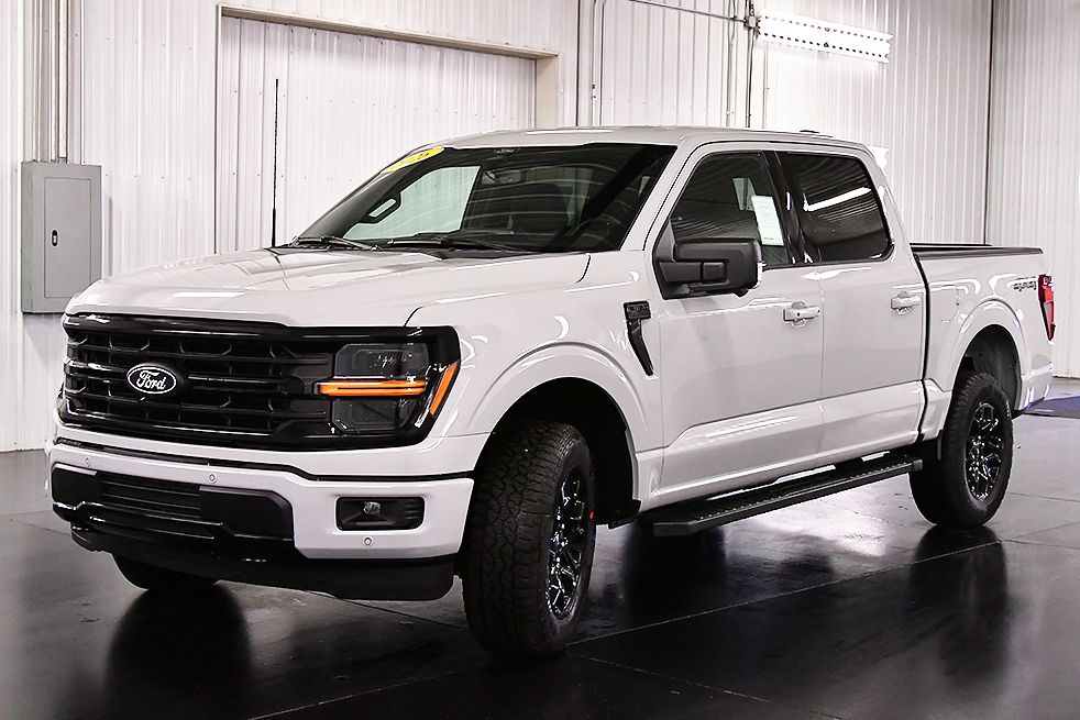 2026 Ford F-150 XLT photo 2