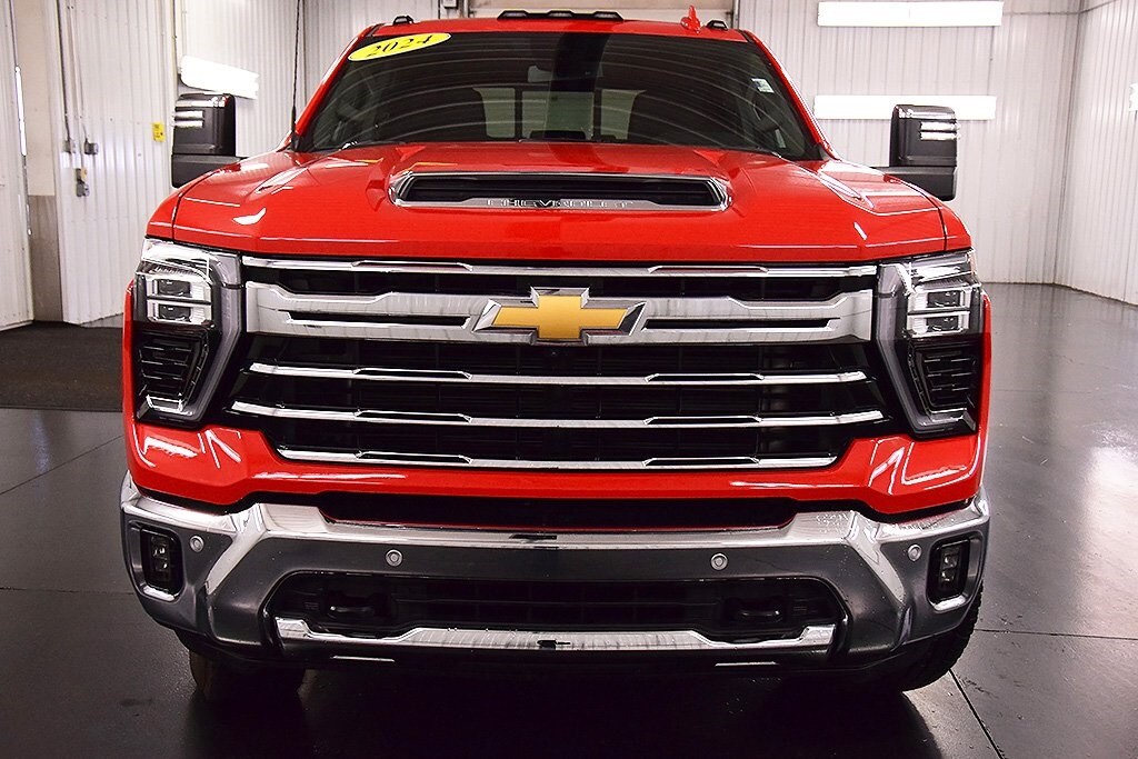2024 Chevrolet Silverado 2500HD LTZ photo 2