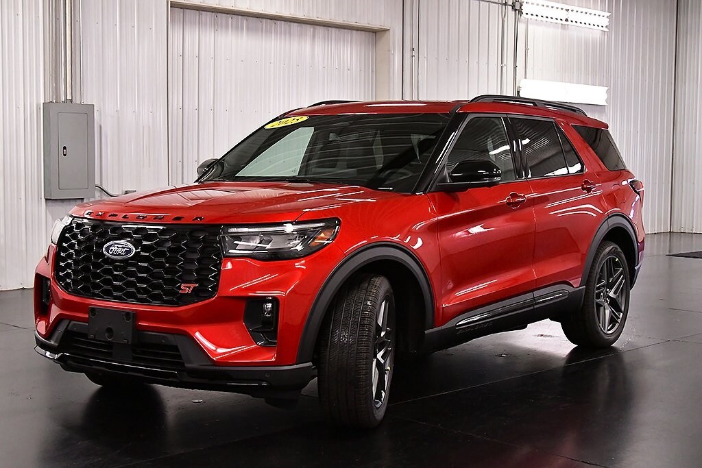 2025 Ford Explorer ST photo 3