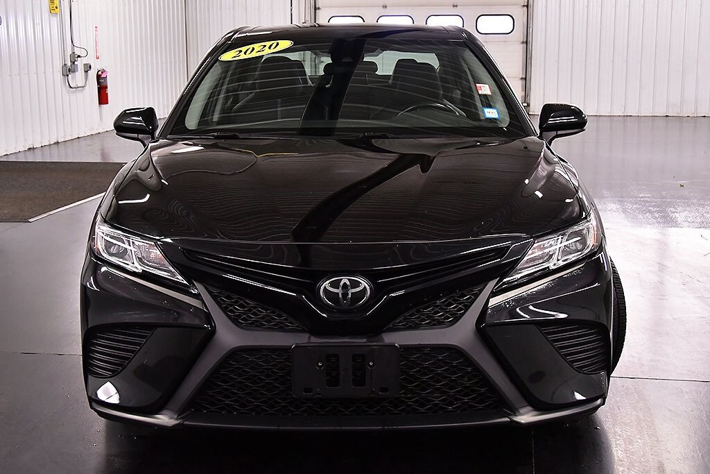 Used 2020 Toyota Camry SE Sedan