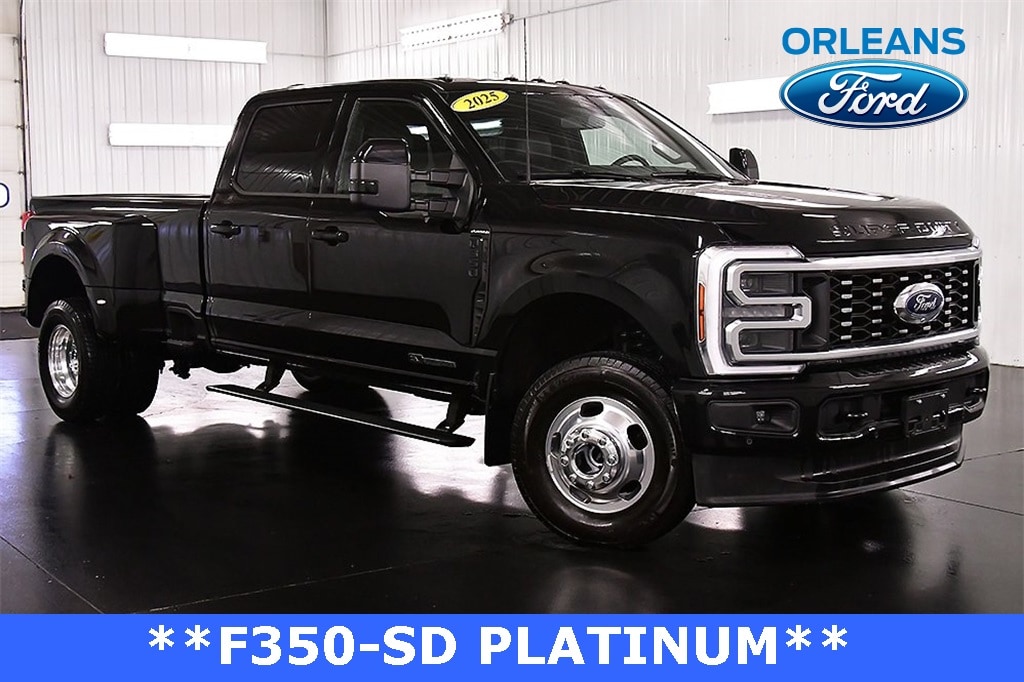 2025 Ford F-350 Super Duty Platinum's photo