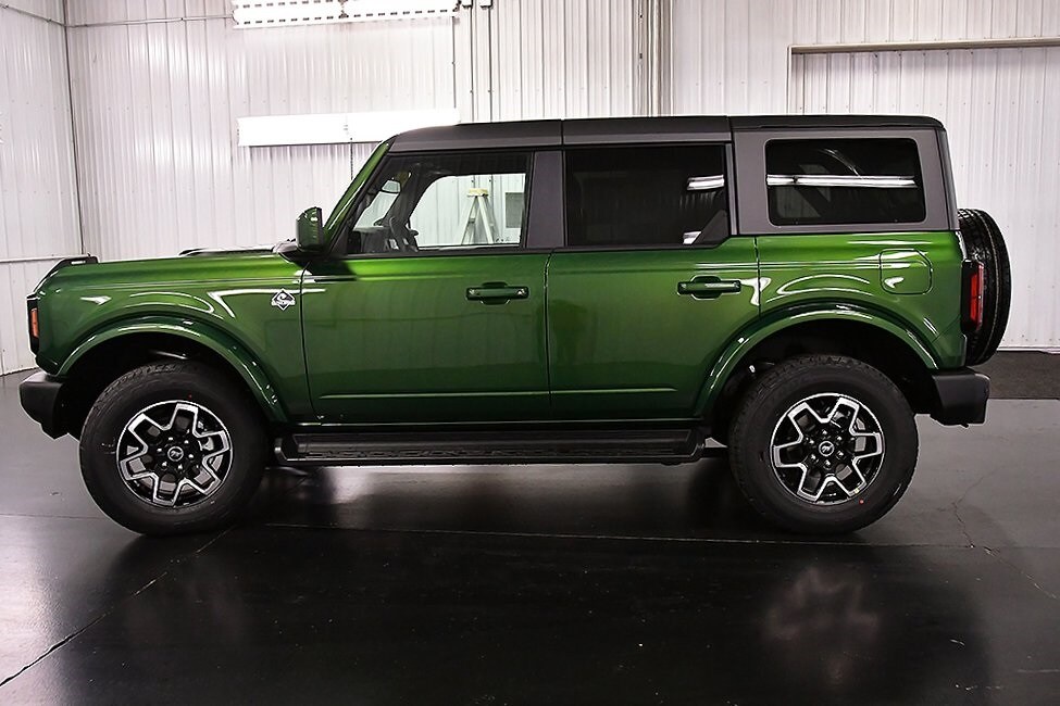 2025 Ford Bronco Outer Banks photo 4