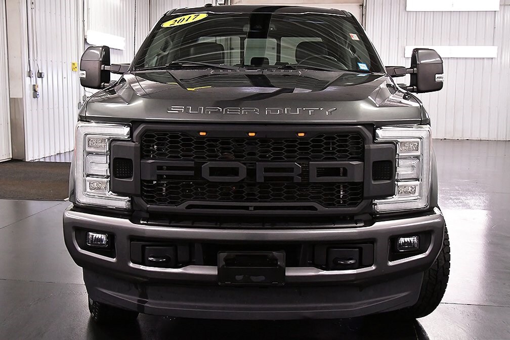 2017 Ford F-250 Lariat photo 2