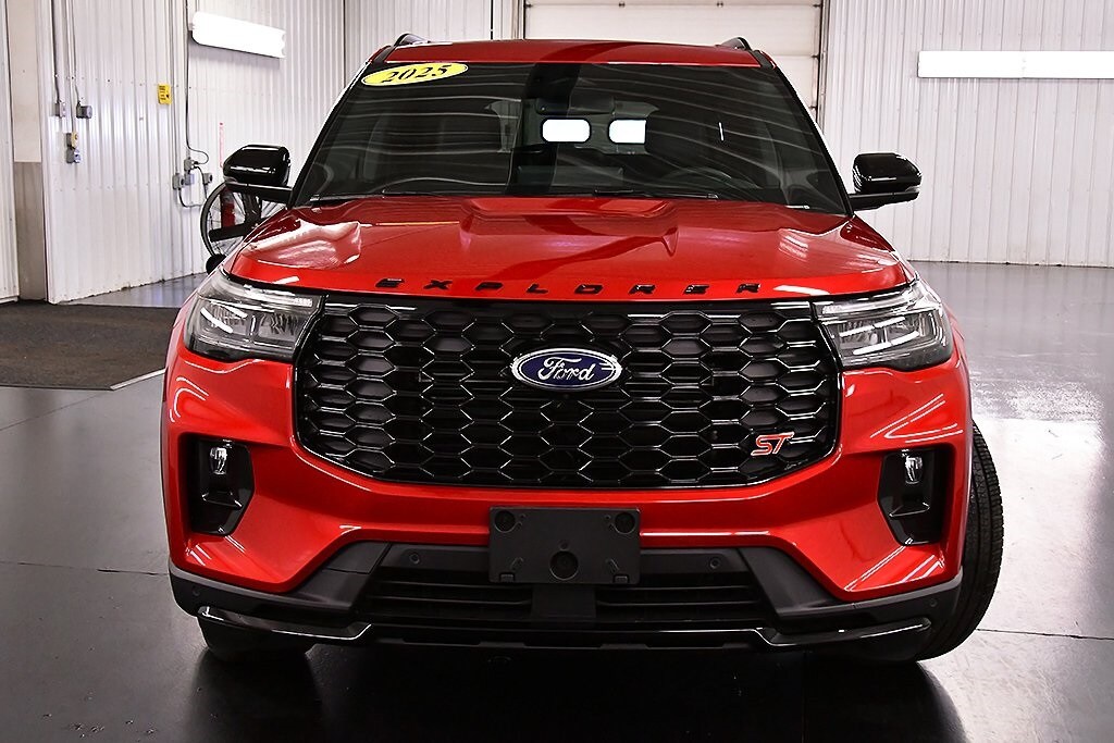 2025 Ford Explorer ST photo 2