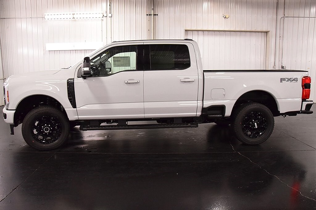 2025 Ford F-350 Lariat photo 4