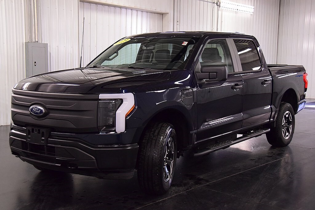 2023 Ford F-150 Lightning photo 3