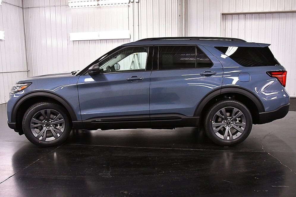 2026 Ford Explorer photo 2