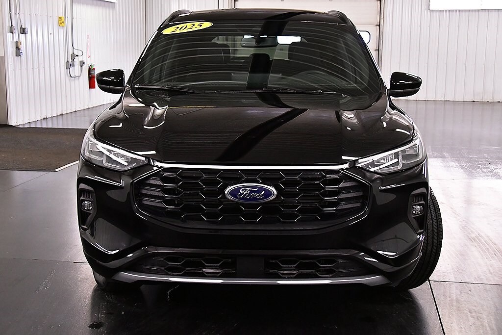 2025 Ford Escape ST-Line Elite photo 2