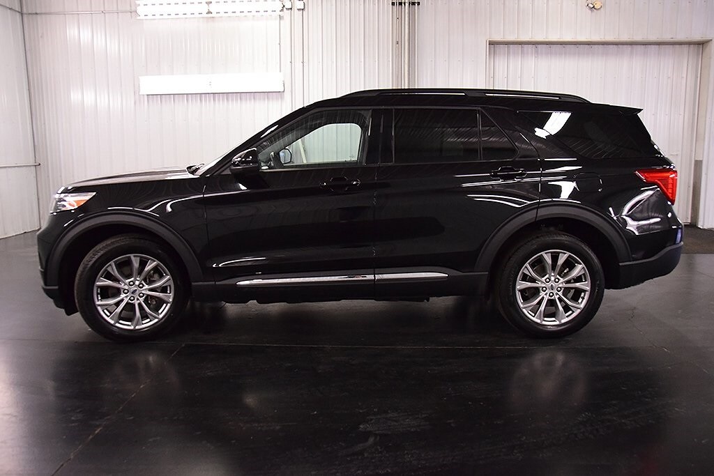 2024 Ford Explorer XLT photo 2