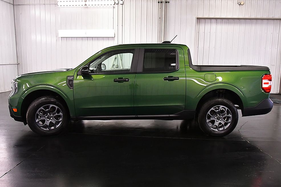 2025 Ford Maverick XLT photo 2