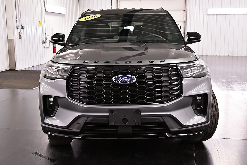 2026 Ford Explorer ST-Line photo 2