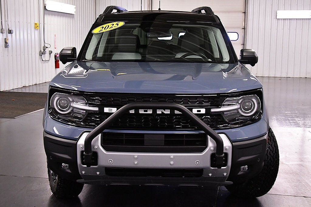 2025 Ford Bronco Sport Badlands photo 2