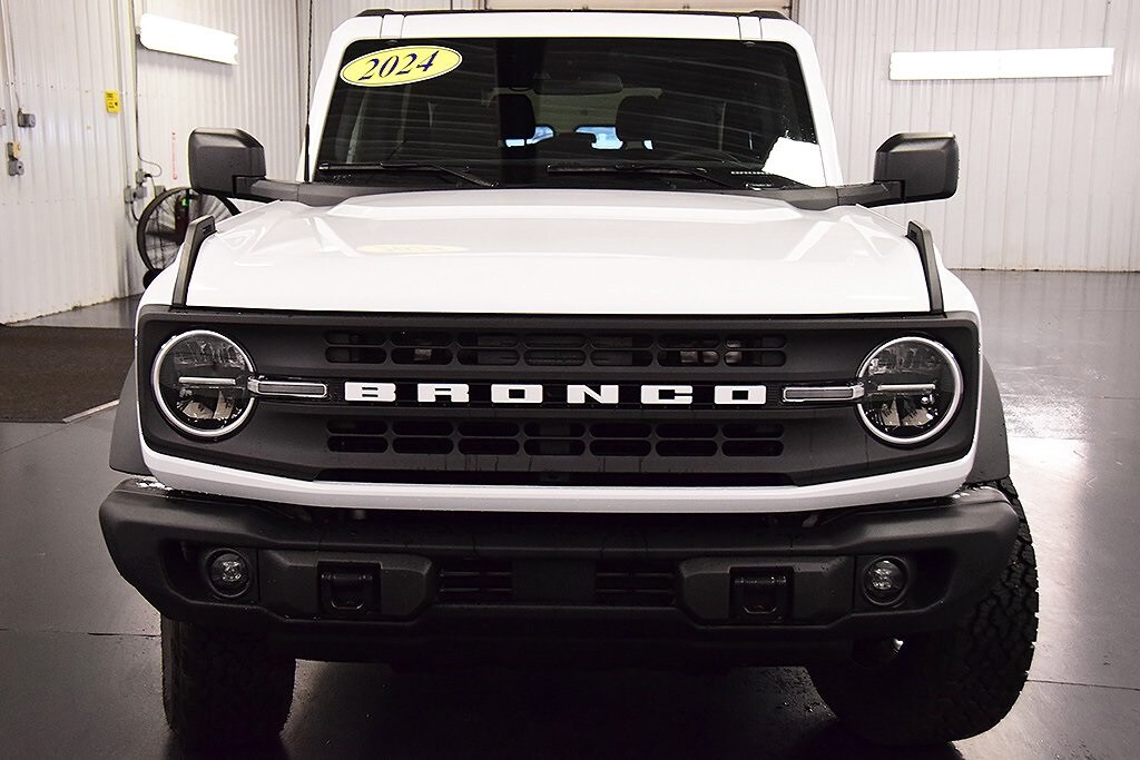 2024 Ford Bronco Black Diamond photo 2