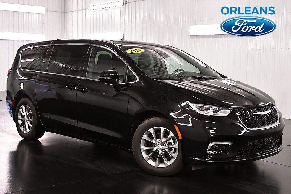 2026 Chrysler Pacifica Limited's photo