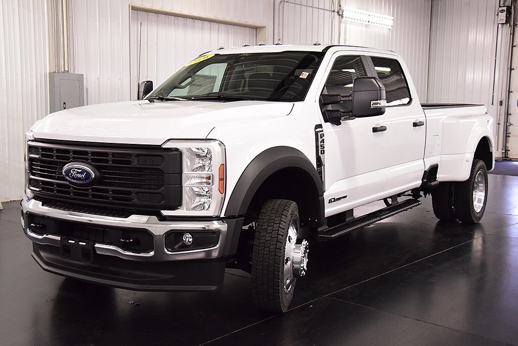 2026 Ford F-450 photo 3