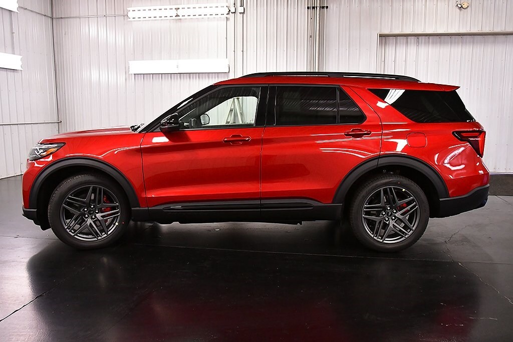 2025 Ford Explorer ST photo 4