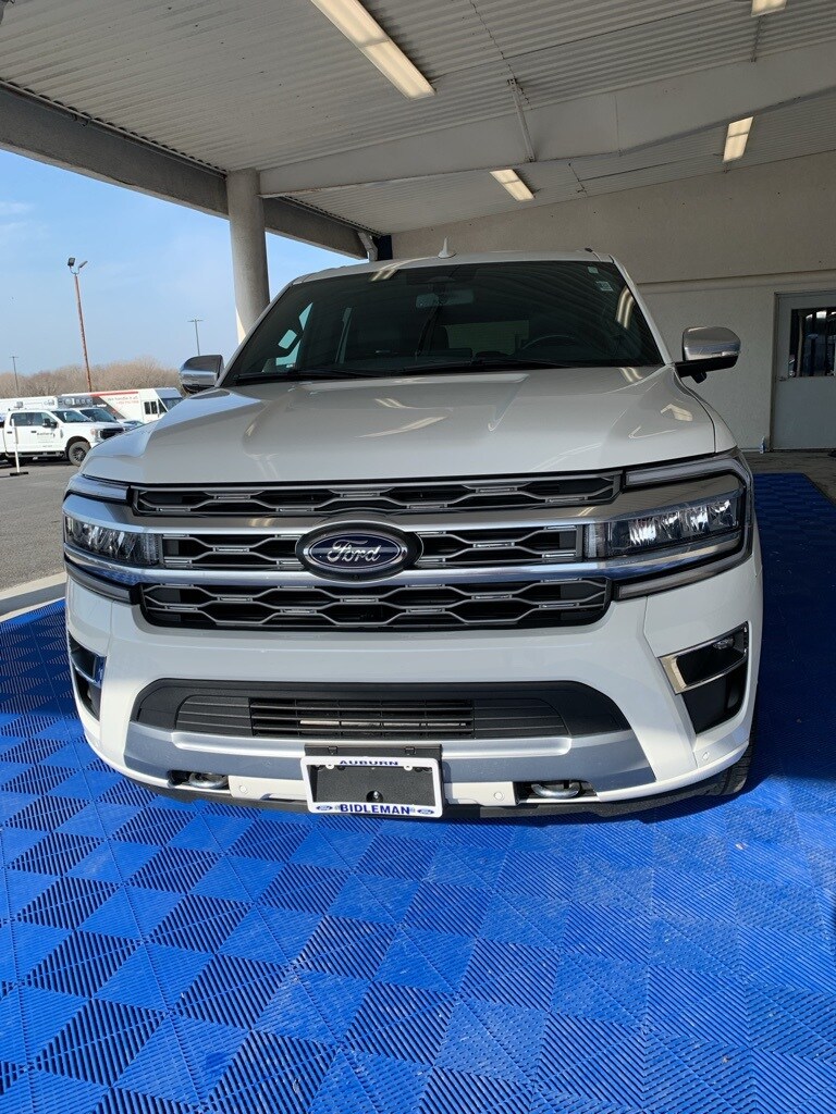 2024 Ford Expedition MAX Platinum photo 2