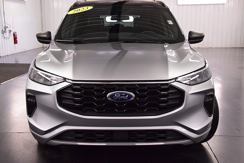 2023 Ford Escape ST-Line photo 2