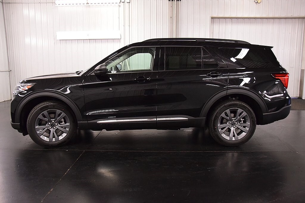 2025 Ford Explorer photo 4