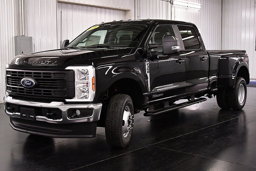 2026 Ford F-350 photo 3