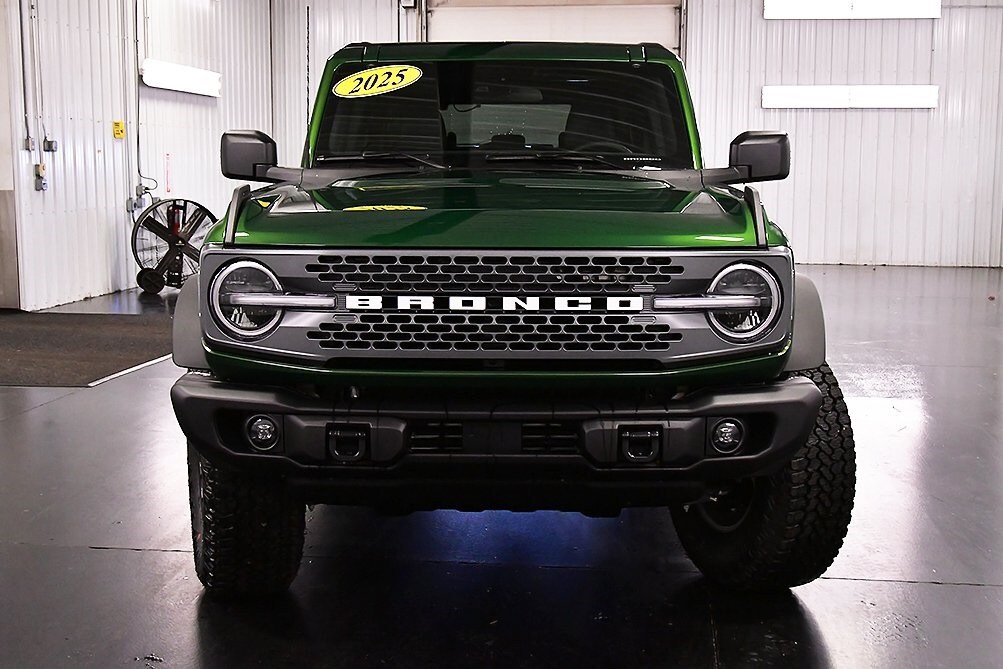 2025 Ford Bronco Badlands photo 2
