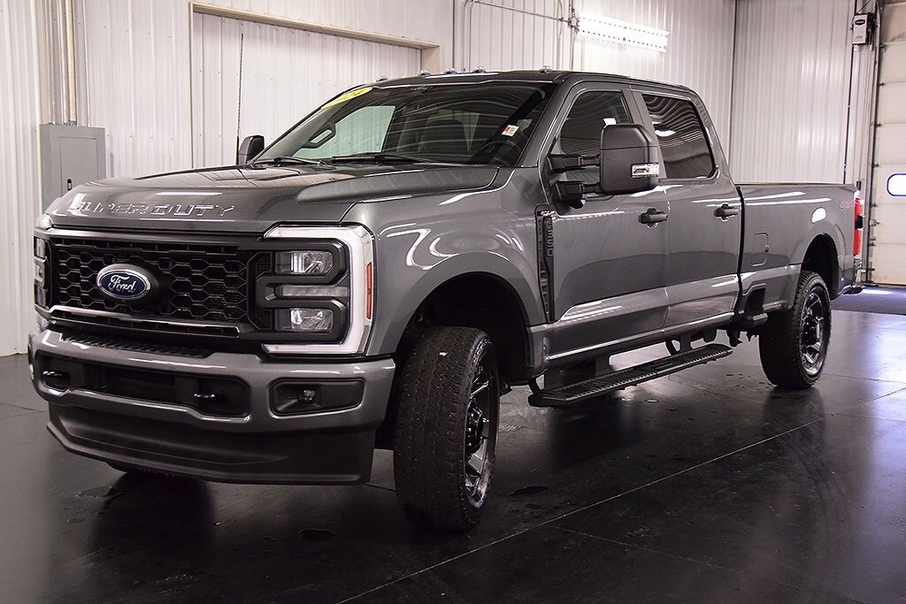 2024 Ford F-350 photo 3