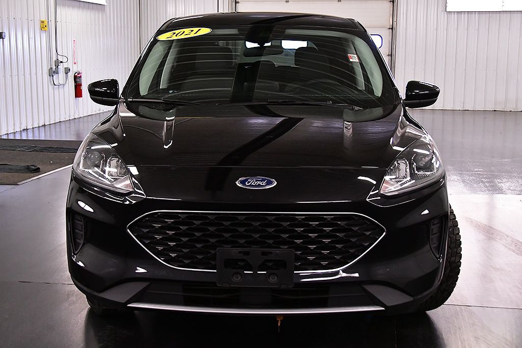 Used 2021 Ford Escape SE with VIN 1FMCU0G6XMUA21363 for sale in Medina, NY