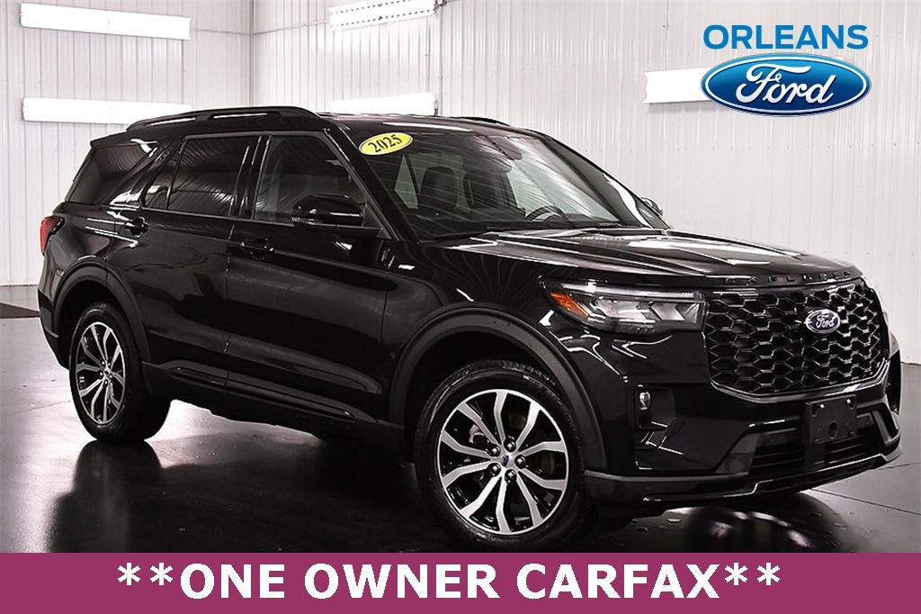 2025 Ford Explorer ST-LINE's photo