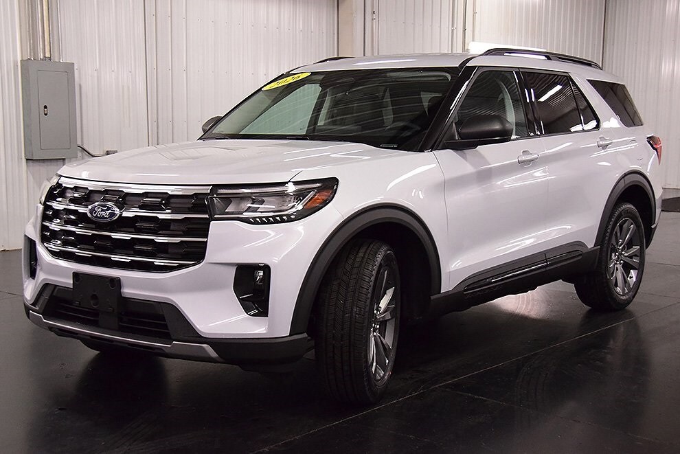 2026 Ford Explorer photo 3