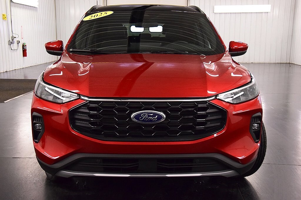 2025 Ford Escape ST-Line Select photo 2